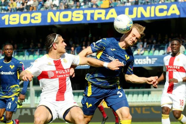 Verona™s Martin Frese Genoa™s Lorenzo Colombo during the Serie A soccer match between Hellas Verona and Genoa at the Bentegodi Stadium in Verona, north west Italy - Sunday , March 15 , 2026. - Soccer .  Copyright: xPaolaxGarbuio Lapressex