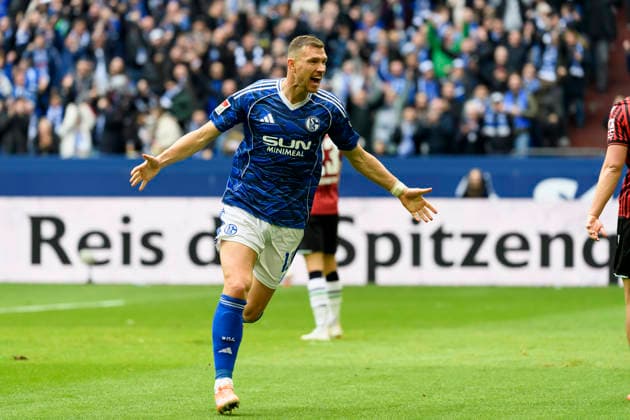 Edin Dzeko (FC Schalke) Torjubel, jubelt nach seinem Treffer zum 1:0 waehrend des spiels der 2. Bundesliga zwischen FC Schalke 04 und Hannover 96, Veltins-Arena am 15. March 2026 in Gelsenkirchen, Deutschland. (Foto von Max Maiwald DeFodi Images) +++ Edin Dzeko (FC Schalke) celebrates after scoring his team s first goal during the 2. Bundesliga match between FC Schalke 04 and Hannover 96 at Veltins-Arena on March 15, 2026 in Gelsenkirchen, Germany. (Photo by Max Maiwald DeFodi Images) (Photo by Max Maiwald DeFodi Images) -