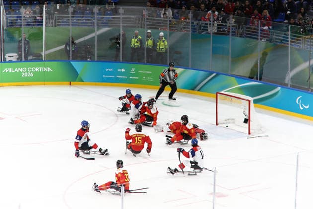 March 15, 2026, Milan, Lombardy, Italy: RADEK ZELINKA 15 of Czechia scores his side s second goal in the Bronze Medal Game between Team Czechia (CZE) and Team China (CHN) at the Milano Cortina 2026 Paralympic Winter games, Winterspiele,Spiele, Summer games China won 3:2. Paralympics 2026: Milano Cortina: Para Ice hockey, Eishockey Men s Bronze Medal Game: CZE 2:3 CHN  - ZUMAc179 20260315_oly_c179_025 Copyright: xMickaelxChavetx