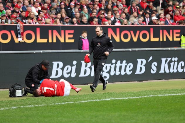15.03.2026, xrekx, Fussball 2.Bundesliga, 1.FC Kaiserslautern - Karlsruher SC v.l. Marlon Ritter (1.FC Kaiserslautern) verletzt, Verletzung, Schmerz, Schmerzen, injured, injury, pain, pains (DFL DFB REGULATIONS PROHIBIT ANY USE OF PHOTOGRAPHS as IMAGE SEQUENCES and or QUASI-VIDEO) Kaiserslautern