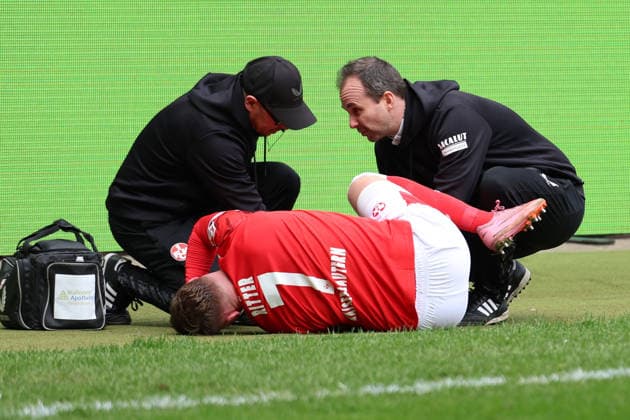 15.03.2026, xrekx, Fussball 2.Bundesliga, 1.FC Kaiserslautern - Karlsruher SC v.l. Marlon Ritter (1.FC Kaiserslautern) verletzt, Verletzung, Schmerz, Schmerzen, injured, injury, pain, pains (DFL DFB REGULATIONS PROHIBIT ANY USE OF PHOTOGRAPHS as IMAGE SEQUENCES and or QUASI-VIDEO) Kaiserslautern