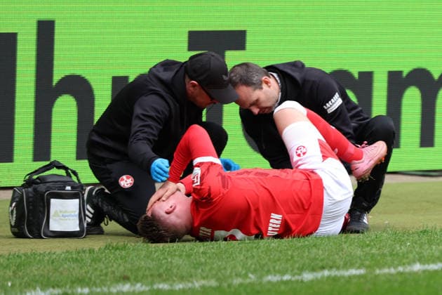 15.03.2026, xrekx, Fussball 2.Bundesliga, 1.FC Kaiserslautern - Karlsruher SC v.l. Marlon Ritter (1.FC Kaiserslautern) verletzt, Verletzung, Schmerz, Schmerzen, injured, injury, pain, pains (DFL DFB REGULATIONS PROHIBIT ANY USE OF PHOTOGRAPHS as IMAGE SEQUENCES and or QUASI-VIDEO) Kaiserslautern