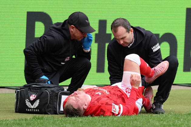 15.03.2026, xrekx, Fussball 2.Bundesliga, 1.FC Kaiserslautern - Karlsruher SC v.l. Marlon Ritter (1.FC Kaiserslautern) verletzt, Verletzung, Schmerz, Schmerzen, injured, injury, pain, pains (DFL DFB REGULATIONS PROHIBIT ANY USE OF PHOTOGRAPHS as IMAGE SEQUENCES and or QUASI-VIDEO) Kaiserslautern