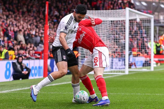 Nottingham Forest v Fulham, Premier League Raul Jimenez of Fulham and Elliot Anderson of Nottingham Forest battle for possession during the Nottingham Forest v Fulham Premier League match at the City Ground, West Bridgford, England on 15 March 2026 Credit: Ryan Crockett Every Second Media Editorial use only. All images are copyright Every Second Media Limited. No images may be reproduced without prior permission. All rights reserved. Premier League and Football League images are subject to licensing agreements with Football DataCo Limited. see https: www.football-dataco.com Copyright: xIMAGO EveryxSecondxMediax ESM-1859-0020 RyanxCrockettx xEveryxSecondxMediax