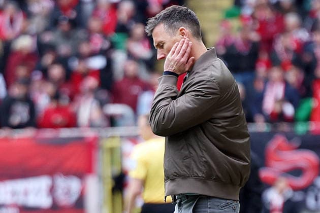 15.03.2026, xrekx, Fussball 2.Bundesliga, 1.FC Kaiserslautern - Karlsruher SC v.l. Christian Eichner Trainer (Karlsruher SC) enttaeuscht, enttäuscht, schaut enttaeuscht, niedergeschlagen, disappointed (DFL DFB REGULATIONS PROHIBIT ANY USE OF PHOTOGRAPHS as IMAGE SEQUENCES and or QUASI-VIDEO) Kaiserslautern