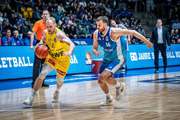 15.03.2026, xhfmx, Basketball easyCredit BBL Bundesliga, Frankfurt Skyliners - EWE Baskets Oldenburg v.l. Seth Hinrichs (EWE Baskets Oldenburg), Radii Caisin (Skyliners Frankfurt) (DFL DFB REGULATIONS PROHIBIT ANY USE OF PHOTOGRAPHS as IMAGE SEQUENCES and or QUASI-VIDEO) Frankfurt am Main