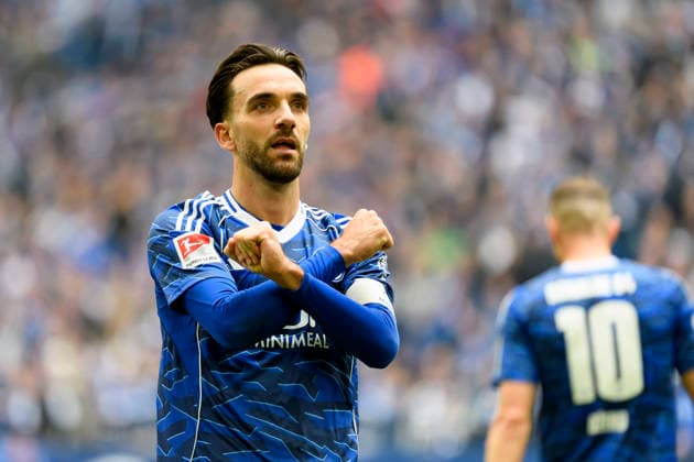Kenan Karaman (FC Schalke) Torjubel, jubelt nach seinem Treffer zum 2:0 waehrend des spiels der 2. Bundesliga zwischen FC Schalke 04 und Hannover 96, Veltins-Arena am 15. March 2026 in Gelsenkirchen, Deutschland. (Foto von Max Maiwald DeFodi Images) +++ Kenan Karaman (FC Schalke) celebrates after scoring his team s second goal during the 2. Bundesliga match between FC Schalke 04 and Hannover 96 at Veltins-Arena on March 15, 2026 in Gelsenkirchen, Germany. (Photo by Max Maiwald DeFodi Images) (Photo by Max Maiwald DeFodi Images) -