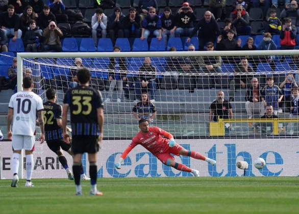 Celebrities Pisa s Stefano Moreo make a score goal 1-0....During the Serie A soccer match between Pisa and Cagliari at the Cetilar Arena Romeo Anconetani Stadium in Pisa; Center West Italy; monday March 15; 2026 ; Soccer  Copyright: xAlessandroxLaxRocca xLaPressex