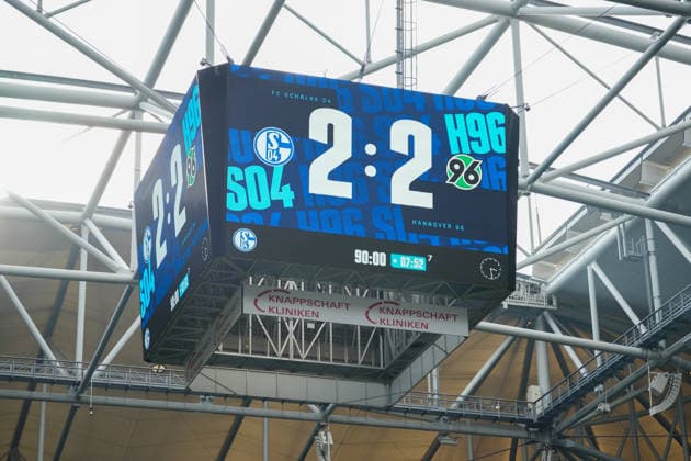 Fussball: 2. Bundesliga, 26. Spieltag, FC Schalke 04 - Hannover 96 am 15.03.2026 in Gelsenkirchen (VELTINS-Arena), Deutschland, Saison 2025 2026: DFB DFL REGULATIONS PROHIBIT ANY USE OF PHOTOGRAPHS as IMAGE SEQUENCES and or QUASI-VIDEO: Anzeigetafel zum Spielende in Gelsenkirchen. Gelsenkirchen VELTINS-Arena Deutschland