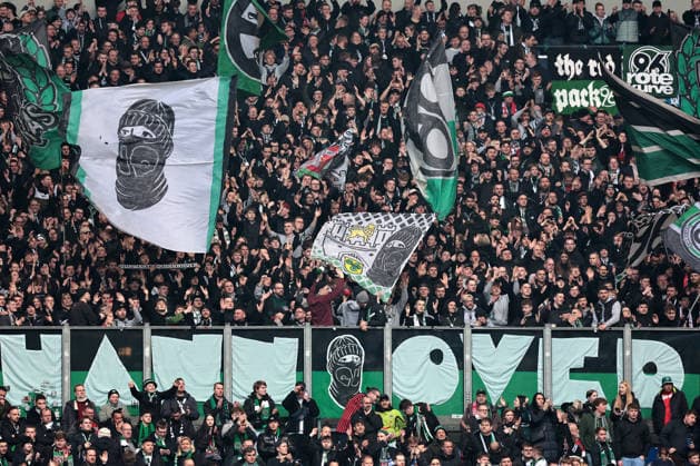 Fans von Hannover 96 beim Spiel der 2. Bundesliga (Saison 2025 26) FC Schalke 04 - Hannover 96 - Copyright: Thomas Pakusch
