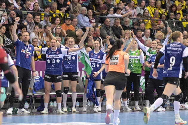 Jubel nach Parade Tor auf der Bank der HSG Blomberg-Lippe Thueringer HC vs. HSG Blomberg-Lippe, Handball, Frauen, DHB Pokal Haushahn Final 4, Spiel um Platz 3, Saison 2025 2026, 15.03.2026 Thueringer HC vs. HSG Blomberg-Lippe, Handball, Frauen, DHB Pokal Haushahn Final 4, Spiel um Platz 3, Saison 2025 2026, 15.03.2026 Stuttgart Copyright: xEibner-Pressefoto TobiasxBaurx EP_TBR