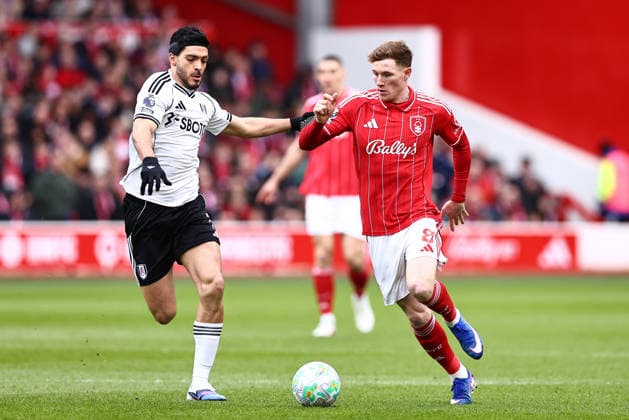 Nottingham Forest v Fulham, Premier League Raul Jimenez of Fulham and Elliot Anderson of Nottingham Forest battle for possession during the Nottingham Forest v Fulham Premier League match at the City Ground, West Bridgford, England on 15 March 2026 Credit: Ryan Crockett Every Second Media Editorial use only. All images are copyright Every Second Media Limited. No images may be reproduced without prior permission. All rights reserved. Premier League and Football League images are subject to licensing agreements with Football DataCo Limited. see https: www.football-dataco.com Copyright: xIMAGO EveryxSecondxMediax ESM-1859-0025 RyanxCrockettx xEveryxSecondxMediax