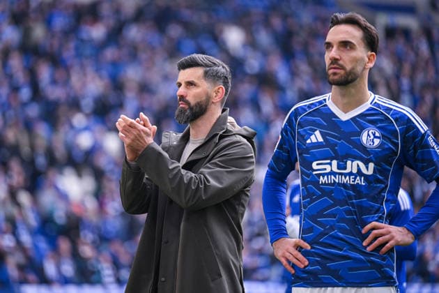 15.03.2026, Fussball, 2. Bundesliga, Saison 2025 2026, 26. Spieltag, FC Schalke 04 - Hannover 96, Trainer Miron Muslic (FC Schalke 04), Kenan Karaman (FC Schalke 04) xRHR-FOTO YYx
