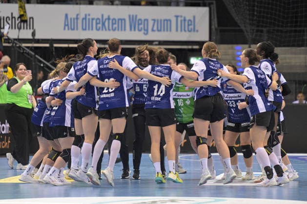 Jubel bei der HSG Blomber-Lippe ueber den 3.Platz beim DHB Pokal Haushahn Final 4 Thueringer HC vs. HSG Blomberg-Lippe, Handball, Frauen, DHB Pokal Haushahn Final 4, Spiel um Platz 3, Saison 2025 2026, 15.03.2026 Thueringer HC vs. HSG Blomberg-Lippe, Handball, Frauen, DHB Pokal Haushahn Final 4, Spiel um Platz 3, Saison 2025 2026, 15.03.2026 Stuttgart Copyright: xEibner-Pressefoto TobiasxBaurx EP_TBR