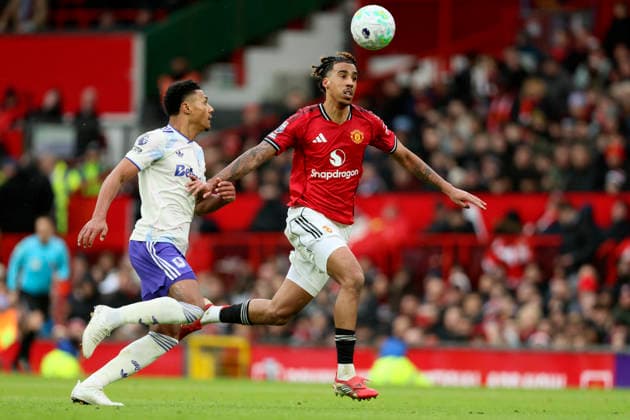 Manchester United, ManU v Aston Villa - Premier League Ollie Watkins of Aston Villa and Lenny Yoro of Manchester United challenge during the Premier League match between Manchester United and Aston Villa at Old Trafford on March 15, 2026 in Manchester, England. WARNING! This Photograph May Only Be Used For Newspaper And Or Magazine Editorial Purposes. May Not Be Used For Publications Involving 1 player, 1 Club Or 1 Competition Without Written Authorisation From Football DataCo Ltd. For Any Queries, Please Contact Football DataCo Ltd on +44 (0) 207 864 9121 Manchester Old Trafford England United Kingdom Copyright: xAllstarxPicturexLibraryxLtdx