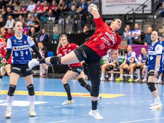 Josefine Hanfland (Thueringer HC, 57) kommt am Kreis frei zum Wurf, Thueringer HC vs. HSG Blomberg-Lippe, Handball, DHB Pokal Haushahn Final 4, Spiel um Platz 3, Spielzeit 2025 2026, 15.03.2026 Thueringer HC vs. HSG Blomberg-Lippe, Handball, DHB Pokal Haushahn Final 4, Spiel um Platz 3, Spielzeit 2025 2026, 15.03.2026 Stuttgart Copyright: xMichaelxSchmidt Eibner-Pressefotx EP_MST