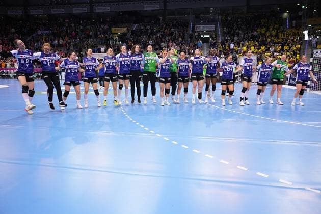 Szene mit Malin Sandberg (28; HSG Blomberg-Lippe), Amber Verbraeken (5; HSG Blomberg-Lippe), Marie Michalczik (24; HSG Blomberg-Lippe), Lara Lepschi (27; HSG Blomberg-Lippe), Nuria Bucher (21; HSG Blomberg-Lippe), Andrea Jacobsen (4; HSG Blomberg-Lippe), Maxi Mühlner (10; HSG Blomberg-Lippe), Carolin Jaron (15; HSG Blomberg-Lippe), Judith Tietjen (22; HSG Blomberg-Lippe) und Elin Rosa Magnusdottir (33; HSG Blomberg-Lippe) Haushahn Final4 Spiel um Platz 3 Thüringer HC vs HSG Blomberg-Lippe