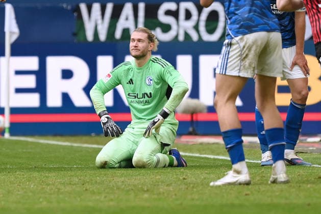 Torwart Loris Karius (Schalke 04) nach dem 2:2 15.03.2026, Fussball 2. Bundesliga, Saison 2025 2026, 26. Spieltag, FC Schalke 04 - Hannover 96 2:2 DFL regulations prohibit any use of photographs as image sequences and or quasi-video Gelsenkirchen Veltins Arena Nordrhein Westfalen Deutschland