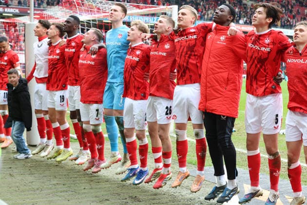 15.03.2026, xrekx, Fussball 2.Bundesliga, 1.FC Kaiserslautern - Karlsruher SC v.l. FCK Mannschaft Mannschaft, Spieler, jubeln nach Spielende, Team, Player, celebrate at the end of the match Marlon Ritter (1.FC Kaiserslautern) (DFL DFB REGULATIONS PROHIBIT ANY USE OF PHOTOGRAPHS as IMAGE SEQUENCES and or QUASI-VIDEO) Kaiserslautern