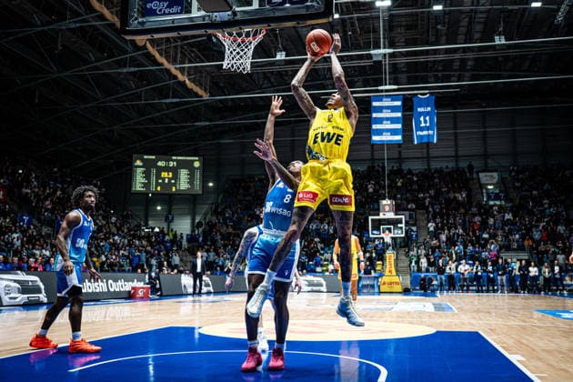 15.03.2026, xhfmx, Basketball easyCredit BBL Bundesliga, Frankfurt Skyliners - EWE Baskets Oldenburg v.l. William Christmas (Skyliners Frankfurt), Michale Kyser (EWE Baskets Oldenburg) (DFL DFB REGULATIONS PROHIBIT ANY USE OF PHOTOGRAPHS as IMAGE SEQUENCES and or QUASI-VIDEO) Frankfurt am Main