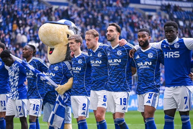 15.03.2026, Fussball, 2. Bundesliga, Saison 2025 2026, 26. Spieltag, FC Schalke 04 - Hannover 96, Die Spieler des FC Schalke 04 sind enttäuscht, Moussa Ndiaye (FC Schalke 04), Felipe Sanchez (FC Schalke 04), Timo Becker (FC Schalke 04), Kenan Karaman (FC Schalke 04), Moussa Sylla (FC Schalke 04), Christian Gomis (FC Schalke 04) xRHR-FOTO YYx