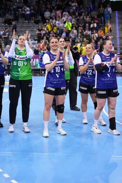 Szene mit Diana Dögg Magnusdottir (7; HSG Blomberg-Lippe), Maxi Mühlner (10; HSG Blomberg-Lippe) und Judith Tietjen (22; HSG Blomberg-Lippe) Haushahn Final4 Spiel um Platz 3 Thüringer HC vs HSG Blomberg-Lippe
