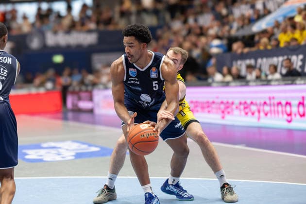 Marcus Foster (MBC, 5), Malte Delow (Alba, 6), Syntainics MBC vs. ALBA BERLIN, Basketball, 1. Bundesliga, Maenner, 24. Spieltag, Saison 2025 26, 15.03.2026. Weißenfels Stadthalle Sachsen-Anhalt Deutschland