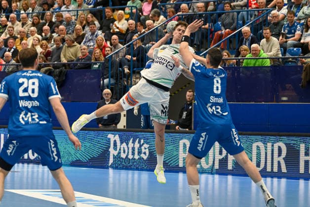 Victor Kloeve (Frisch Auf Goeppingen, 07) gegen Frederik Simak (TBV Lemgo Lippe, 08) TBV Lemgo Lippe vs. Frisch Auf Goeppingen, Handball, 1. Bundesliga, 25. Spieltag, Saison 2025 2026, 15.03.2026, TBV Lemgo Lippe vs. Frisch Auf Goeppingen, Handball, 1. Bundesliga, 25. Spieltag, Saison 2025 2026, 15.03.2026 Lemgo Copyright: xEibner-Pressefoto RobertxGertzenx EP_RGN