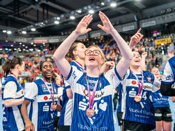 Malina Marie Michalczik (HSG Blomberg-Lippe, 24) freut sich nach Platz 3, Thueringer HC vs. HSG Blomberg-Lippe, Handball, DHB Pokal Haushahn Final 4, Spiel um Platz 3, Spielzeit 2025 2026, 15.03.2026 Thueringer HC vs. HSG Blomberg-Lippe, Handball, DHB Pokal Haushahn Final 4, Spiel um Platz 3, Spielzeit 2025 2026, 15.03.2026 Stuttgart Copyright: xMichaelxSchmidt Eibner-Pressefotx EP_MST