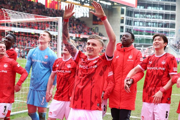 15.03.2026, xrekx, Fussball 2.Bundesliga, 1.FC Kaiserslautern - Karlsruher SC v.l. FCK Mannschaft Norman Bassette (1.FC Kaiserslautern) Mannschaft, Spieler, jubeln nach Spielende, Team, Player, celebrate at the end of the match (DFL DFB REGULATIONS PROHIBIT ANY USE OF PHOTOGRAPHS as IMAGE SEQUENCES and or QUASI-VIDEO) Kaiserslautern