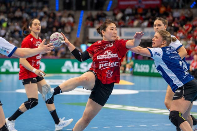 Handball I Frauen I Saison 2025-2026 I DHB-Pokal Final 4 I Spiel um Platz 3 I Thüringer HC - HSG Blomberg-Lippe I 15.03.2026 Natsuki Aizawa (23, Thüringer HC) im Wurf Stuttgart Porsche Arena Baden-Württemberg Deutschland Copyright: xLobeca MaxxPetershansx