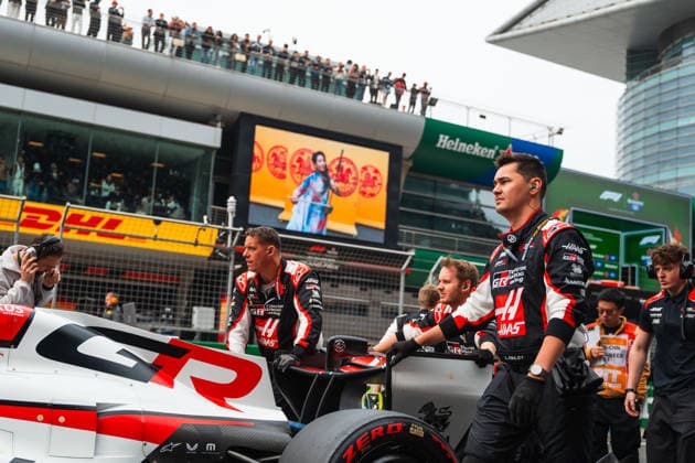 Formula 1 Heineken Chinese Grand Prix 2026 Levi Erb OVERTAKE MAXPPP - Shanghai 15 03 2026 TGR Haas F1 Team grid at the Formula 1 Heineken Chinese Grand Prix 2026, the 2nd round of the 2026 FIA Formula 1 World Championship, WM, Weltmeisterschaft at the Shanghai International Circuit in Shanghai, China, from 12 to 15 March 2026 Shanghai Shanghai International Circuit China  Copyright: xOVERTAKE MAXPPPxLevixErbx OVT202603150680 OVT202603150680