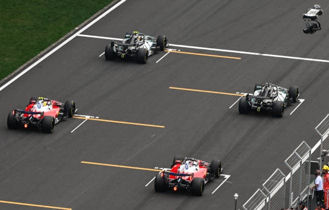 F1 Chinese Grand Prix 2026 SHANGHAI, CHINA - MARCH 15: The Mercedes-AMG Petronas Formula One Team cars of Kimi Antonelli (P1) and George Russell (P2) sit ahead of the Scuderia Ferrari HP cars of Lewis Hamilton (P3) and Charles Leclerc (P4) on the starting grid in the final moments before the 2026 Chinese Grand Prix, at the Shanghai International Circuit, in Shanghai, China, on March 15, 2026. Shanghai China  Copyright: xArturxWidakx originalFilename:widak-f1chines260315_npeyo.jpg