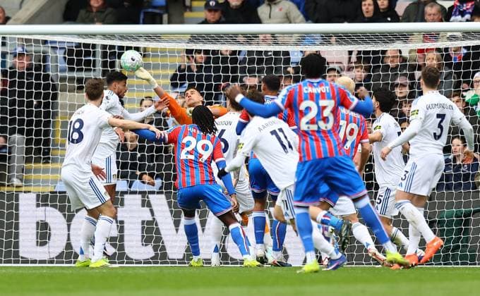 Karl Darlow of Leeds United makes a save Crystal Palace v Leeds United, Premier League, Football, Selhurst Park, London, UK - 15 Mar 2026London Selhurst Park United Kingdom EDITORIAL USE ONLY No use with unauthorised audio, video, data, fixture lists, club league logos or live services. Online in-match use limited to 120 images, no video emulation. No use in betting, games or single club league player publications. Copyright: xMichaelxZemanek Shutterstockx 16757310ab