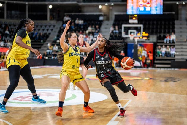 Basketball Villeurbanne 14.03.2026 Wommen™s Basketball World Cup 2026 Qualifying Tournament Kolumbien (COL) - Deutschland (GER) Alexis Peterson (Deutschland, No.01) Manuela Rios (Kolumbien, No.09)