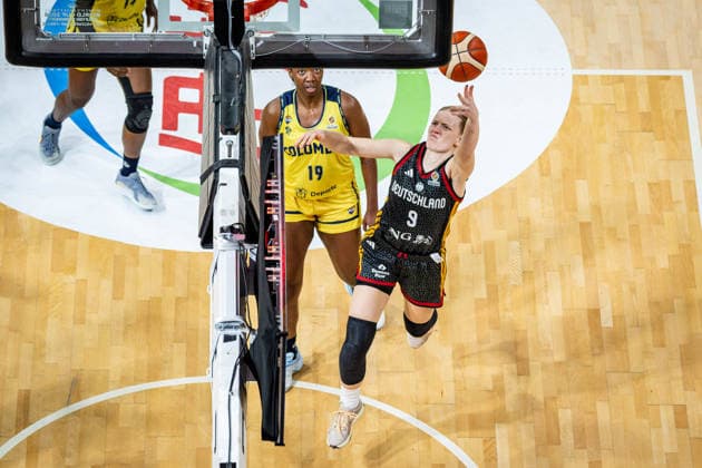 Basketball Villeurbanne 14.03.2026 Wommen™s Basketball World Cup 2026 Qualifying Tournament Kolumbien (COL) - Deutschland (GER) Emma Eichmeyer (Deutschland, No.09) Daniela Gonzalez (Kolumbien, No.19)