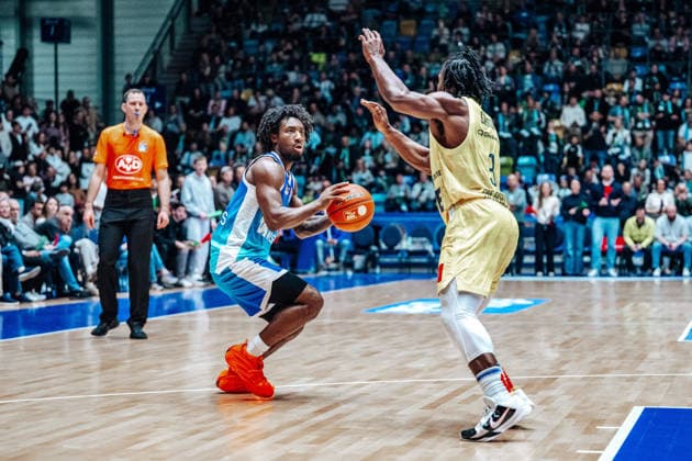 Isaiah Swope (Skyliners Frankfurt, 01), Christopher Clemons (EWE Baskets Oldenburg, 03) GER, Skyliners Frankfurt vs. EWE Baskets Oldenburg, easycredit BBL, Bundesliga, 24 Spieltag, Saison 2025 2026. 15.03.2026 Eibner-Pressefoto Attila Ziga GER, Skyliners Frankfurt vs. EWE Baskets Oldenburg, easycredit BBL, Bundesliga, 24 Spieltag, Saison 2025 2026. 15.03.2026 Frankfurt am Main Copyright: xEibner-Pressefotox EP_AZA