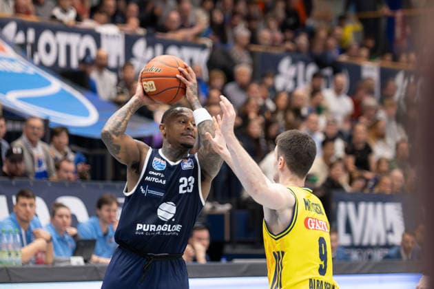 Charles Callison (MBC, 23), Jonas Mattisseck (Alba, 9), Syntainics MBC vs. ALBA BERLIN, Basketball, 1. Bundesliga, Maenner, 24. Spieltag, Saison 2025 26, 15.03.2026. Weißenfels Stadthalle Sachsen-Anhalt Deutschland