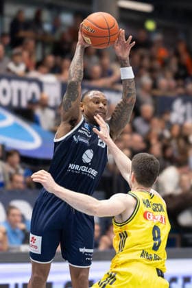Charles Callison (MBC, 23), Jonas Mattisseck (Alba, 9), Syntainics MBC vs. ALBA BERLIN, Basketball, 1. Bundesliga, Maenner, 24. Spieltag, Saison 2025 26, 15.03.2026. Weißenfels Stadthalle Sachsen-Anhalt Deutschland
