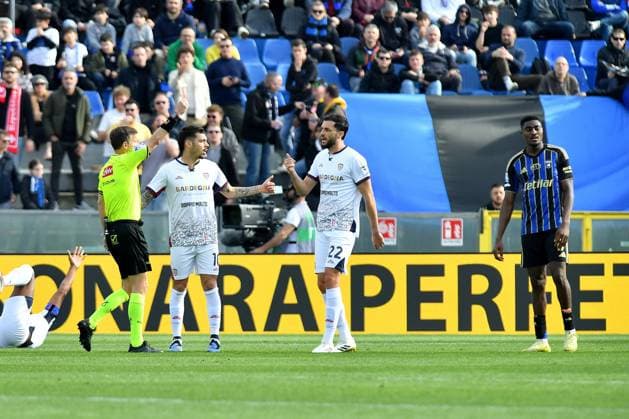 CALCIO - Serie A - Pisa SC vs Cagliari Calcio The referee Federico La Penna shows red card to Rafiu Adekunle Durosinmi (Pisa) during Pisa SC vs Cagliari Calcio, Italian soccer Serie A match in Pisa, Italy, March 15 2026 Pisa Italy  Copyright: xIPAxSport ABACAx
