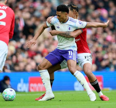 Manchester United, ManU v Aston Villa - Premier League Ollie Watkins of Aston Villa and Lenny Yoro of Manchester United challenge during the Premier League match between Manchester United and Aston Villa at Old Trafford on March 15, 2026 in Manchester, England. WARNING! This Photograph May Only Be Used For Newspaper And Or Magazine Editorial Purposes. May Not Be Used For Publications Involving 1 player, 1 Club Or 1 Competition Without Written Authorisation From Football DataCo Ltd. For Any Queries, Please Contact Football DataCo Ltd on +44 (0) 207 864 9121 Manchester Old Trafford England United Kingdom Copyright: xAllstarxPicturexLibraryxLtdx
