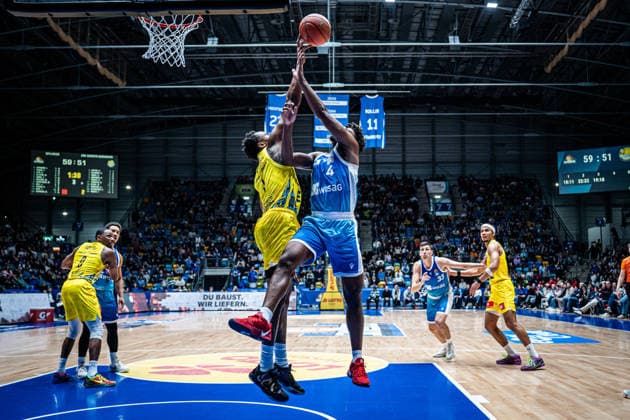 15.03.2026, xhfmx, Basketball easyCredit BBL Bundesliga, Frankfurt Skyliners - EWE Baskets Oldenburg v.l. Dakarai Tucker (EWE Baskets Oldenburg), Nahiem Alleyne (Skyliners Frankfurt) (DFL DFB REGULATIONS PROHIBIT ANY USE OF PHOTOGRAPHS as IMAGE SEQUENCES and or QUASI-VIDEO) Frankfurt am Main