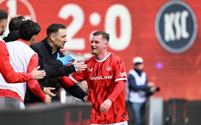 Fussball - 2. Bundesliga - Saison 2025 26 1. FC Kaiserslautern 15.03.2026 Fritz-Walter-Stadion 1. FC Kaiserslautern (fck) - Karlsruher SC (ksc) 3:0 Sportdirektor Marcel KLOS, li - Marlon RITTER (1. FC Kaiserslautern) 1. FC Kaiserslautern