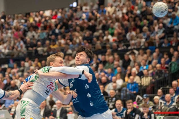 Zweikampf zwischen Gisli Kristjansson (SC Magdeburg, 10) und Aron Seesing (Bergischer HC 06, 49). Bergischer HC 06 vs. SC Magdeburg, Handball, DAIKIN Handballbundesliga, 25. Spieltag, Saison 2025 2026, 15.03.2026 Bergischer HC 06 vs. SC Magdeburg, Handball, DAIKIN Handballbundesliga, 25. Spieltag, Saison 2025 2026, 15.03.2026 Duesseldorf Copyright: xEibner-Pressefoto ThomasxHaeslerx EP_THR