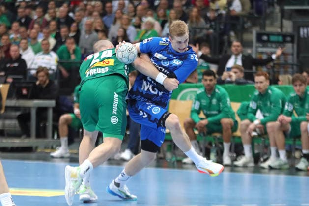 Handball DAIKIN HBL, SC DHfK Leipzig - TVB Stuttgart; 15.03.2026 Torben Matzken (22, TVB Stuttgart) wird von Moritz Preuss (24, SC DHfK Leipzig) gestoppt. Handball, DAIKIN HBL, 1. Bundesliga, Saison 2025 2026, 25. Spieltag: SC DHfK Leipzig vs. TVB Stuttgart am 15.03.2026 in der Quarterback Immobilien Arena Leipzig. Copyright: xBEAUTIFULxSPORTS JanxKaeferx