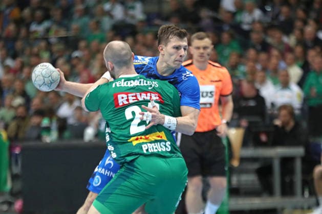 Handball DAIKIN HBL, SC DHfK Leipzig - TVB Stuttgart; 15.03.2026 Marco Mengon (30, TVB Stuttgart) bleibt an Moritz Preuss (24, SC DHfK Leipzig) hängen. Handball, DAIKIN HBL, 1. Bundesliga, Saison 2025 2026, 25. Spieltag: SC DHfK Leipzig vs. TVB Stuttgart am 15.03.2026 in der Quarterback Immobilien Arena Leipzig. Copyright: xBEAUTIFULxSPORTS JanxKaeferx