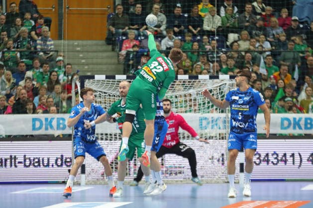 Handball DAIKIN HBL, SC DHfK Leipzig - TVB Stuttgart; 15.03.2026 Franz Semper (32, SC DHfK Leipzig) steigt im Rückraum hoch. Handball, DAIKIN HBL, 1. Bundesliga, Saison 2025 2026, 25. Spieltag: SC DHfK Leipzig vs. TVB Stuttgart am 15.03.2026 in der Quarterback Immobilien Arena Leipzig. Copyright: xBEAUTIFULxSPORTS JanxKaeferx