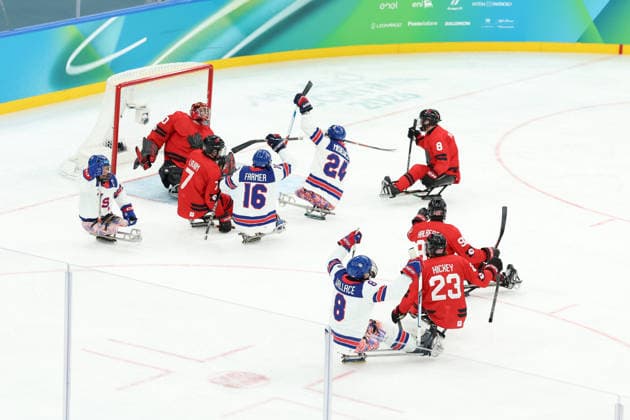 March 15, 2026, Milan, Lombardy, Italy: JACK WALLACE 8 of USA scores his side s first goal in the Final game between Team United States (USA) and Team Canada (CAN) at the Milano Cortina 2026 Paralympic Winter games, Winterspiele,Spiele, Summer games Paralympics 2026: Milano Cortina: Para Ice hockey, Eishockey Men s Final: USA : CAN  - ZUMAc179 20260315_zep_c179_010 Copyright: xMickaelxChavetx