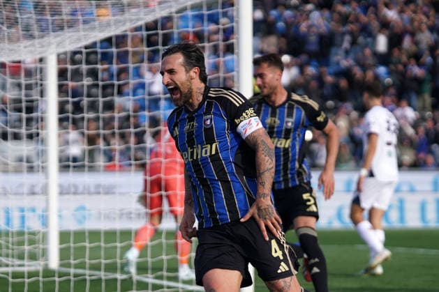 Antonio Caracciolo celebrates goal 3-0 during the Serie A soccer match between Pisa and Cagliari at the Cetilar Arena Romeo Anconetani Stadium in Pisa; Center West Italy; monday March 15; 2026 ; Soccer  Copyright: xAlessandroxLaxRocca LaPressex