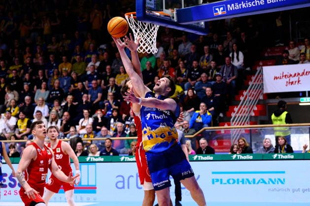 ProA - Phoenix Hagen vs. Nürnberg Falcons BC, Hagen, 15.03.2026, Ischelandhalle Hagen Fabian Bleck ( 10, Phoenix Hagen, PF) beim Korbleger ; ProA - Phoenix Hagen vs. Nürnberg Falcons BC, Hagen, 15.03.2026, Ischelandhalle Hagen Copyright: xBEAUTIFULxSPORTS Piepenstockx